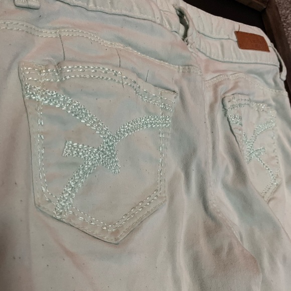 Body Con Capris - Picture 3 of 7